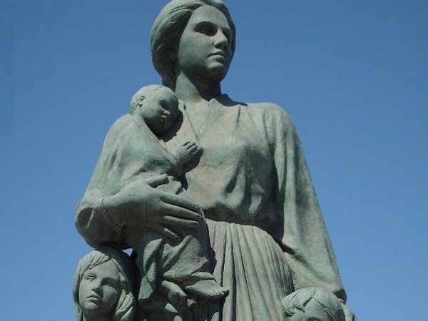 Μικρασιάτισσα Μάνα, η ιστορία ενός&nbsp;αγάλματος