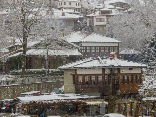 Έξω πέφτει χιόνι (Χάρης&nbsp;Σακελλαρίου)