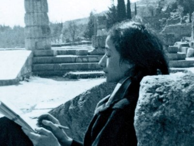 Είµαστε πλάσµατα ελλιπή, πλάσµατα της στέρησης… Αποχαιρετώντας τη Μαρία Λαμπαδαρίδου –&nbsp;Πόθου