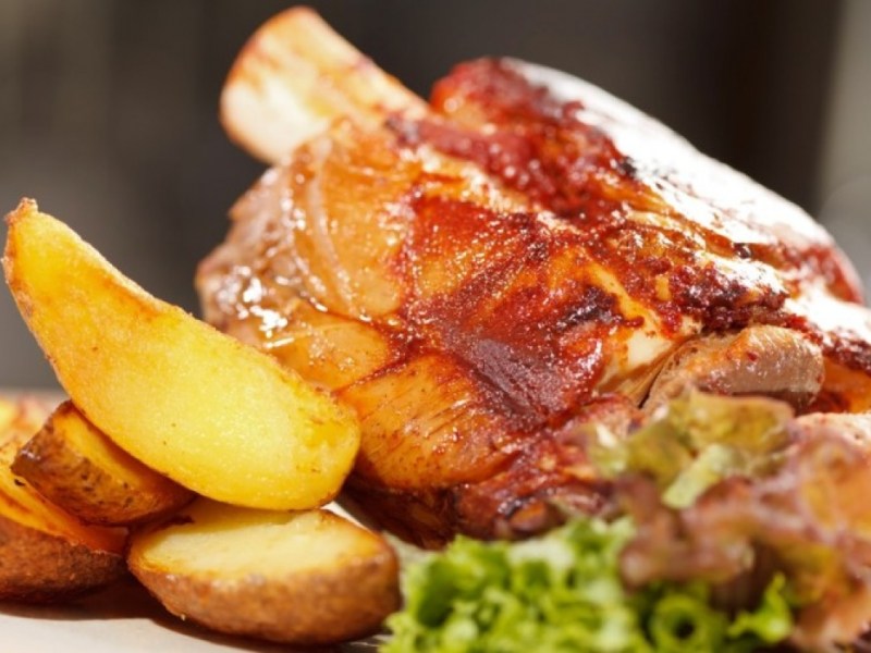 Κότσι χοιρινό στη&nbsp;γάστρα