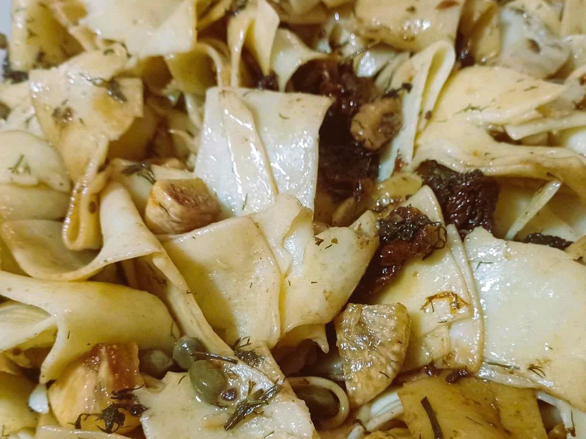 Σαλάτα παπαρδέλες με χειμωνιάτικους&nbsp;καρπούς