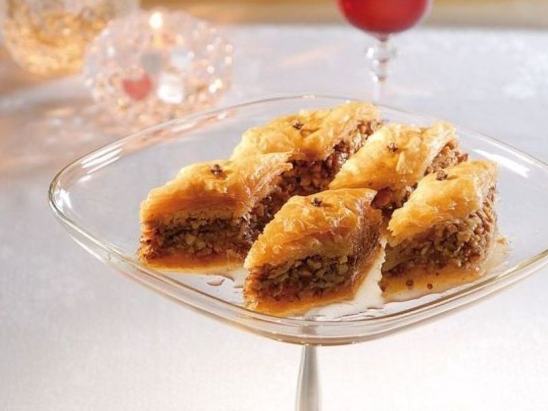 Μπακλαβάς με καρύδια