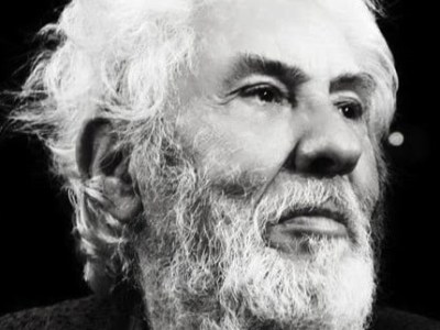 Αποχαιρετισμός στον κύριο με τα&nbsp;γκρι