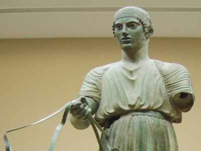 Ο Ηνίοχος των Δελφών με τη ματιά του Ζαχαρία&nbsp;Παπαντωνίου