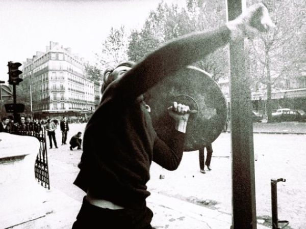 Πρώτη Μαΐου: Η ιστορία πίσω από το τραγούδι του Μάνου&nbsp;Λοΐζoυ